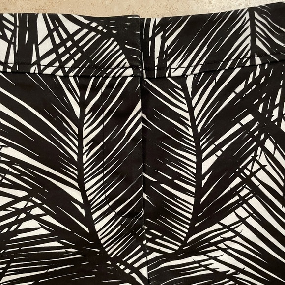 Black and white shorts by Cache - Picture 2 of 5
